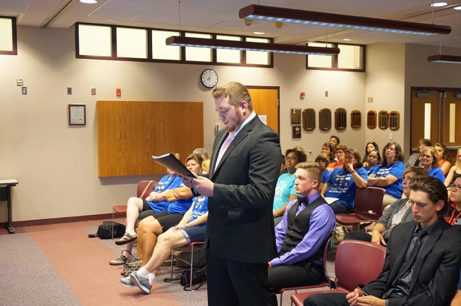 Students+protest+cellphone+policy+to+school+board