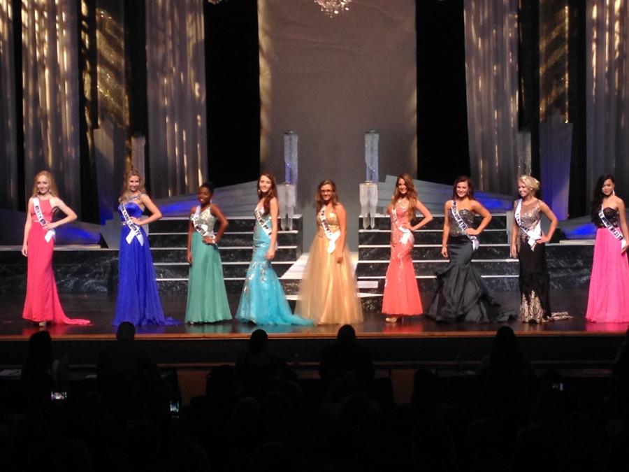 Senior places top 5 in Miss Teen Illinois 2015