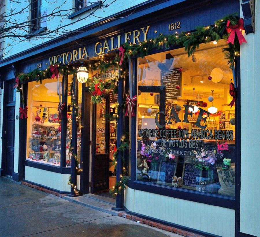 a store decorated for the holiday season