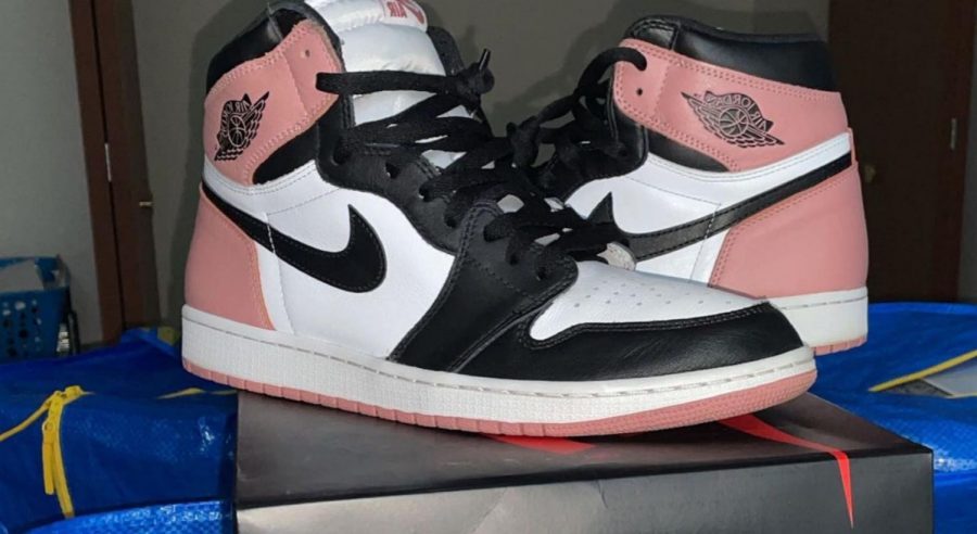Pink Rust Air Jordan 1's, size 11, being sold by junior Vinny Cisneros for 45,000$ on StockX. Photo by Vinny Cisneros