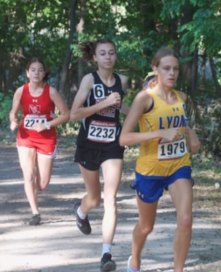 Varsity runner senior Aminah Hussain approaches the leas as Minooka invite on Sept. 18. Photo by Ryan Paymaster