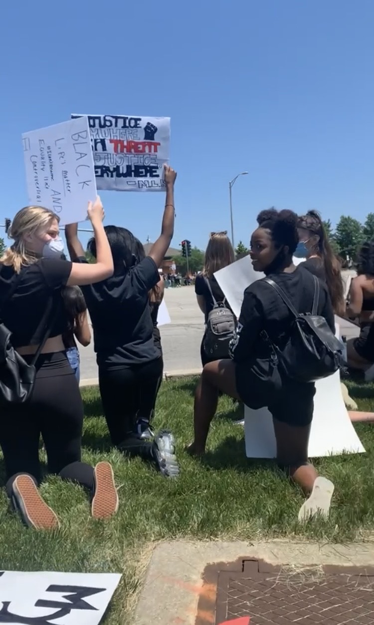 Plainfield teens gather along Route 59 in support of the Black Lives Matter movement in June 2020. Photo courtesy of Ruby Yepsen.