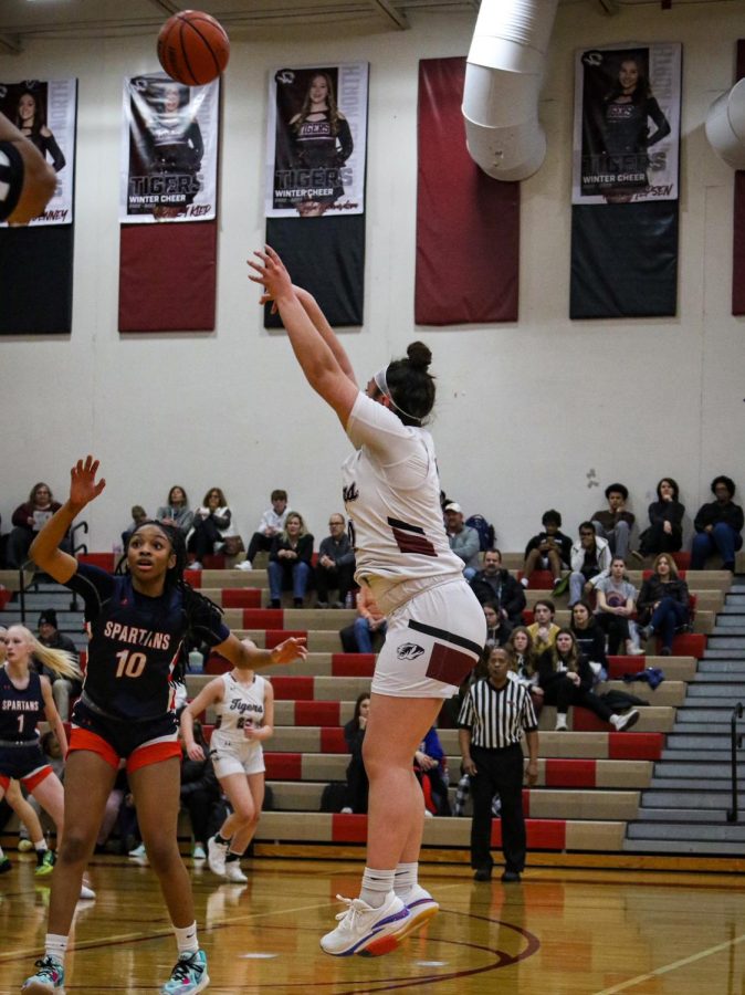 Senior guard  Lexi Salazar passed 1,000 points in her career, becoming the third player  to do so in program history.